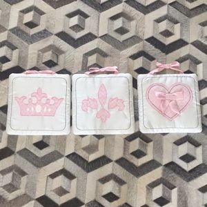 Baby girl wall decor, nursery 🎀 By Lambs and Ivy.